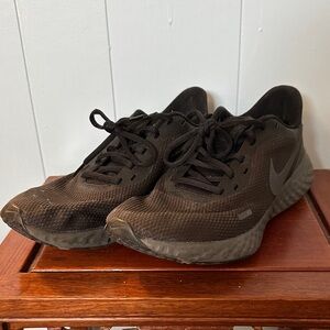 Women’s Nike Sneaker Size 10